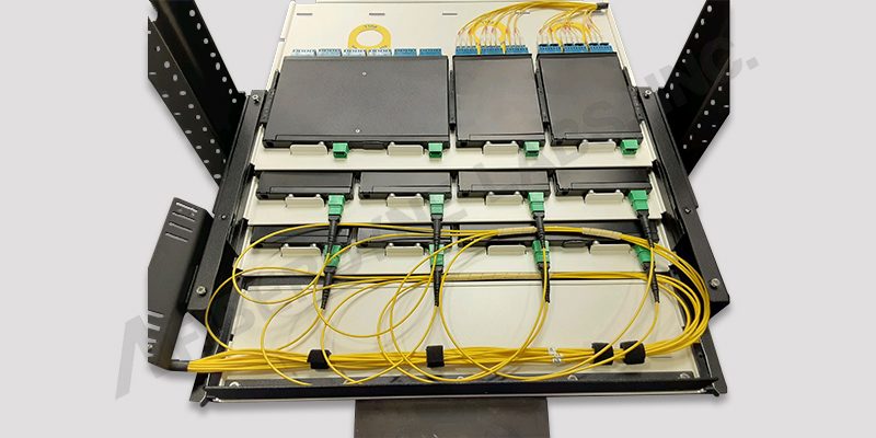 HD 1U MPO loaded fiber plugged in first 2 trays slid out